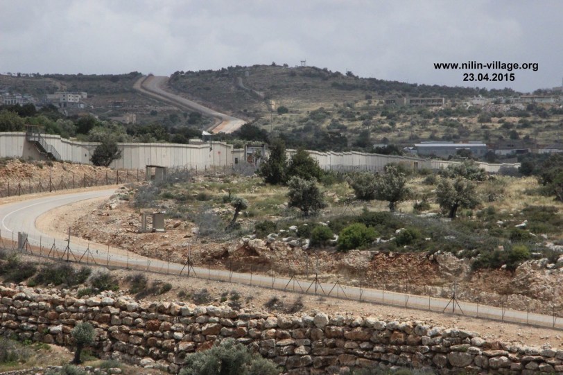 Les habitants combattent le mur