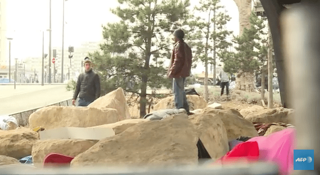 27/02/2017 - Les blocs anti-migrants à Paris n'ont qu'à bien se tenir
